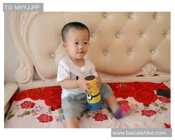 足球明星大头宝宝可爱瞬间大集合让你爱不释手的萌趣图片分享