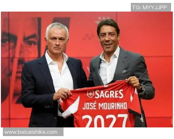 足球明星和教练的照片